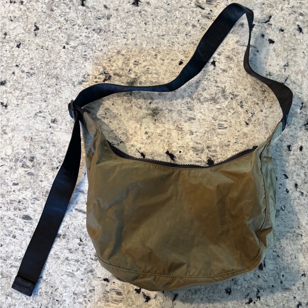 Baggu Medium Crescent Olive